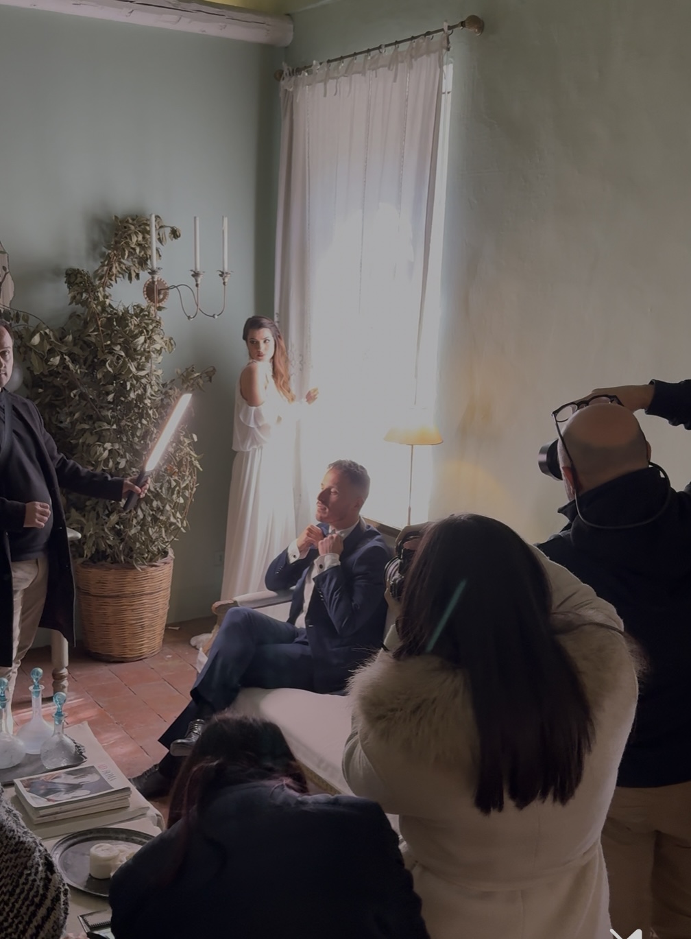 Sessione pratica di shooting fotografico con modella e set luci presso l’Accademia Sicurella